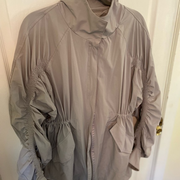 Fabletics jacket, barely worn. Oversized - Picture 3 of 10